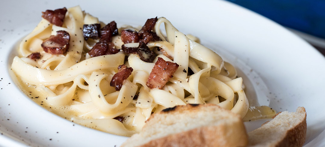 Plato de pasta carbonara
